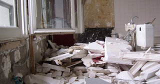 Демонтаж хрущевки в Аксае - удаление старых полов и стен по выгодной цене от 1770 рублей.